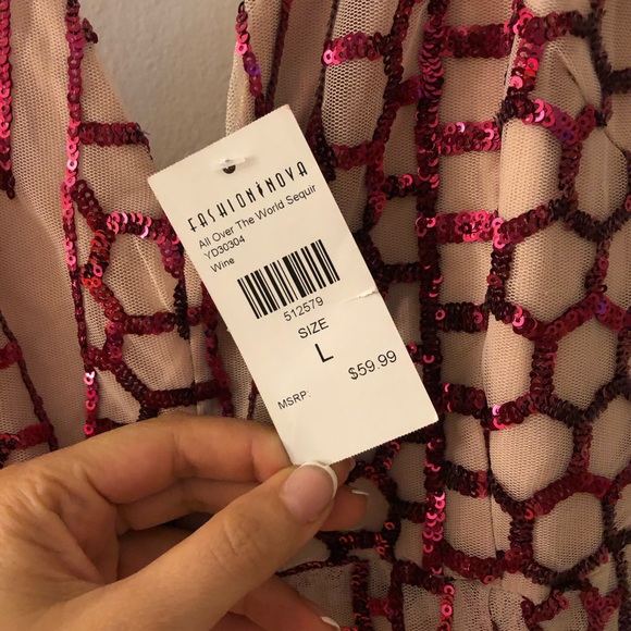 Fashion nova l dress  more like medium - Picture 3 of 4